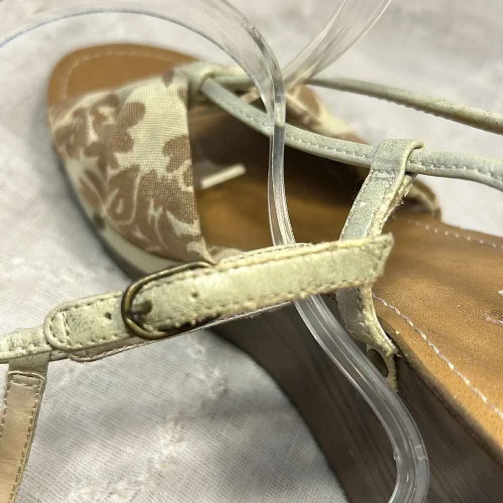 Self Esteem almost NEW wedge bow sandals